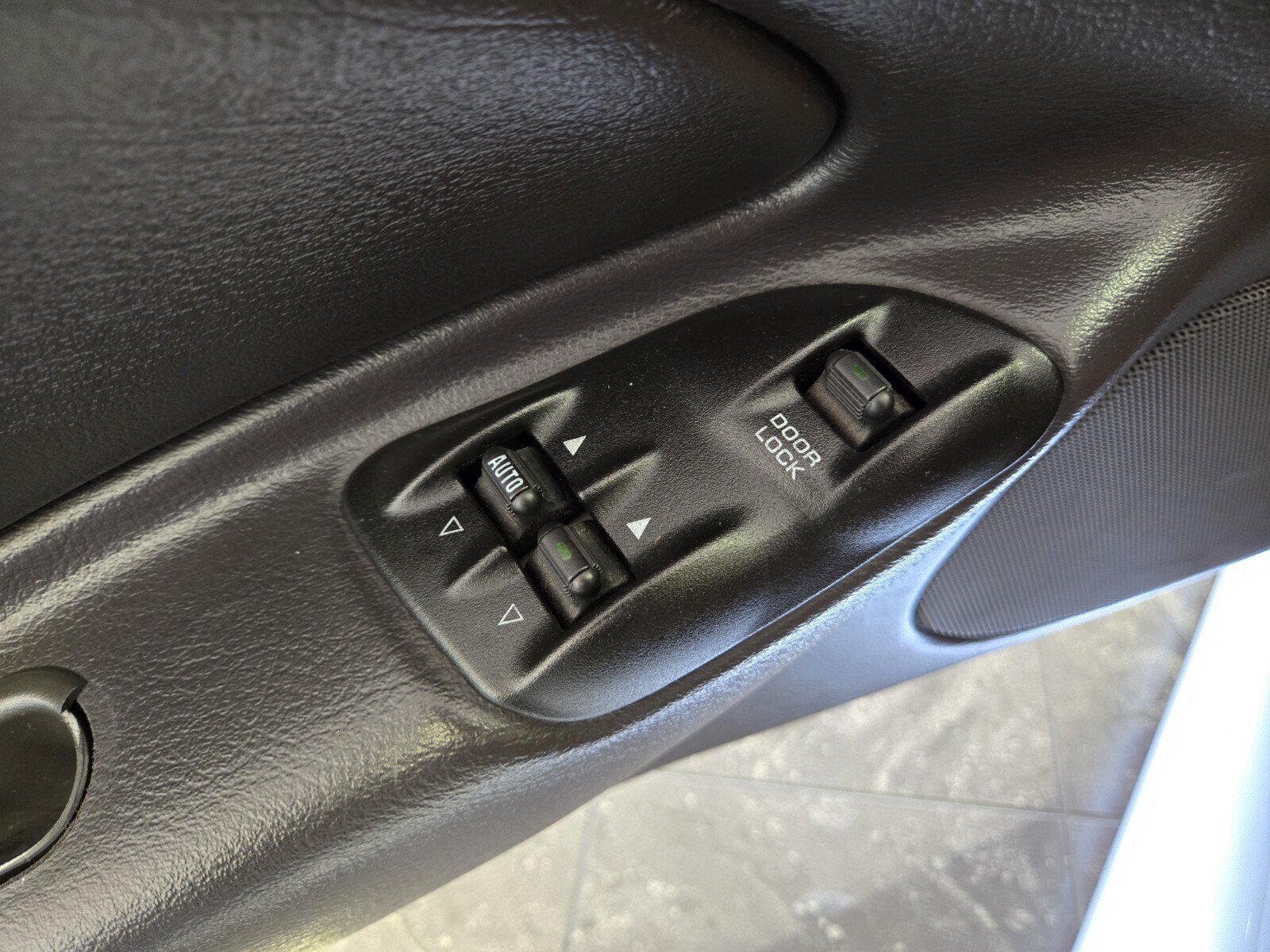 Used 2001 Chrysler Prowler RWD image 11