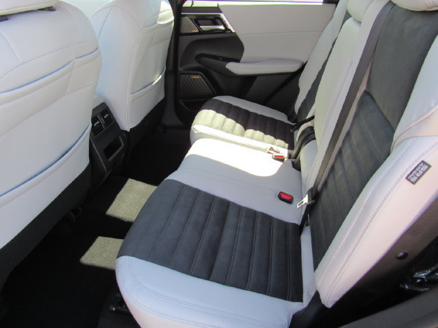 New 2026 Mitsubishi Outlander SE FWD image 8
