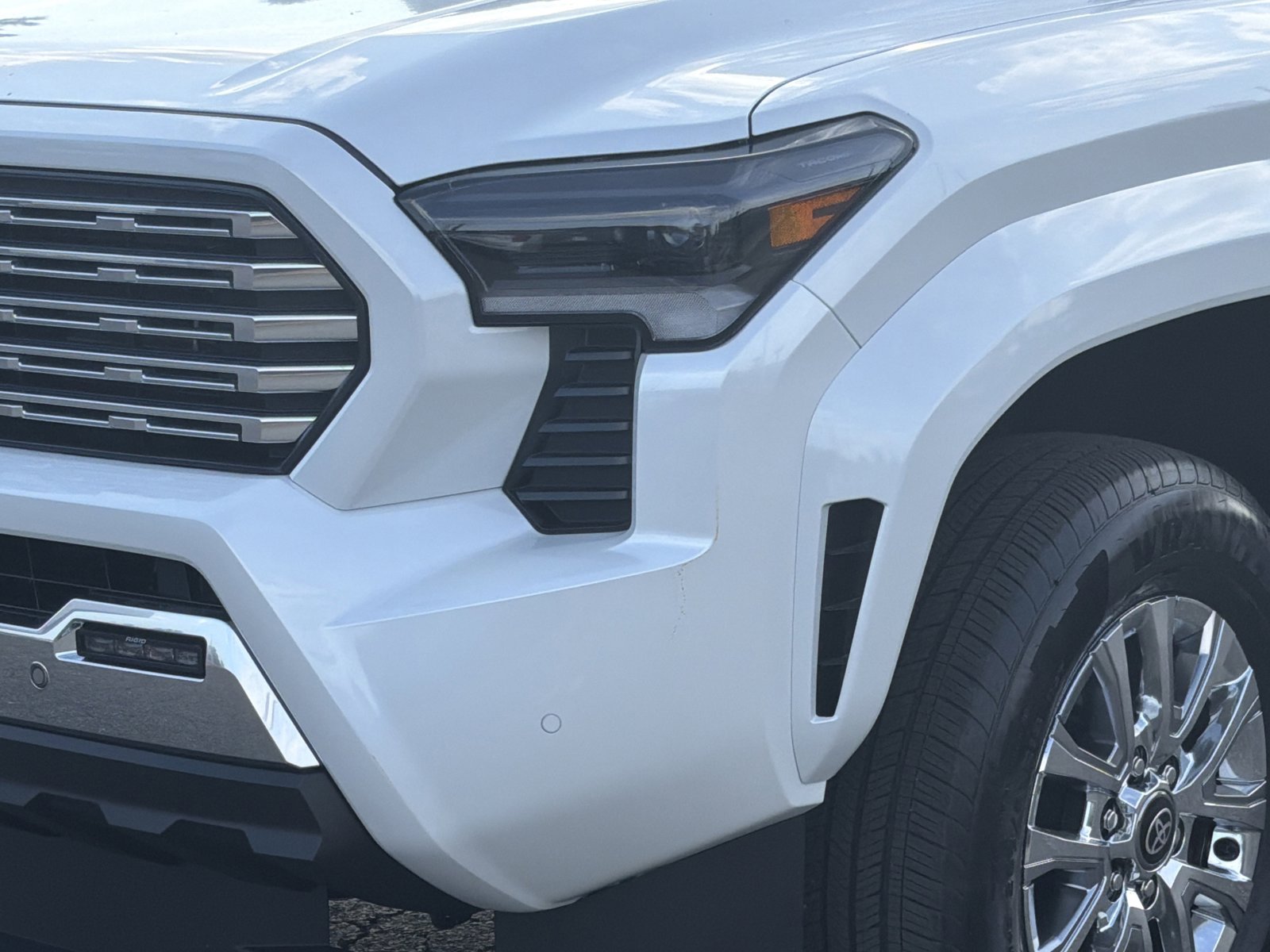 Used 2025 Toyota Tacoma Limited AWD/4WD image 8