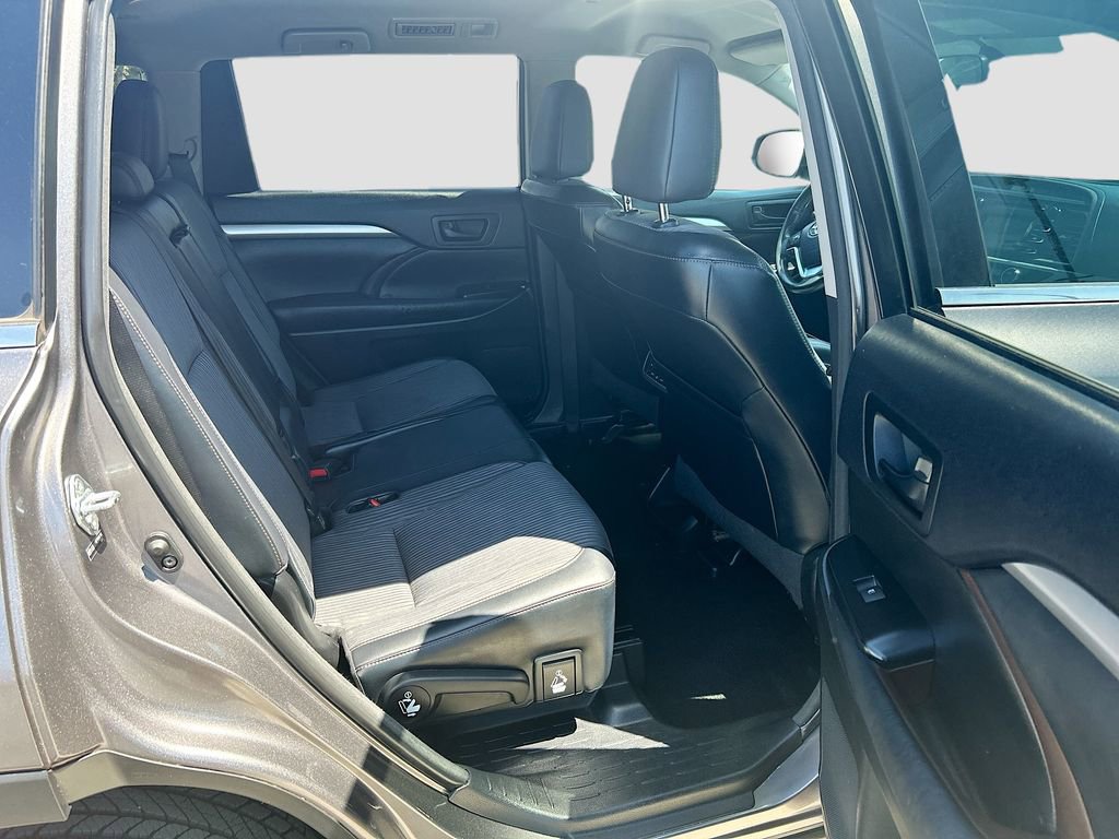 Used 2014 Toyota Highlander Plus AWD/4WD image 26
