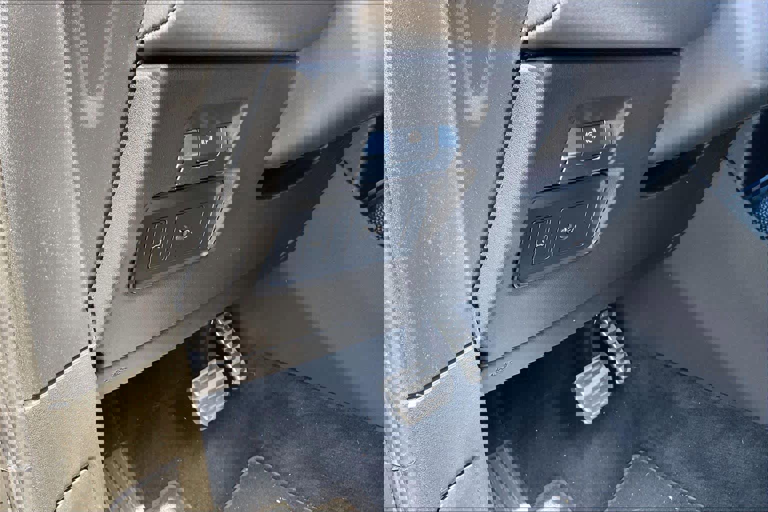 Used 2021 Land Rover Range Rover Evoque R-Dynamic SE image 33