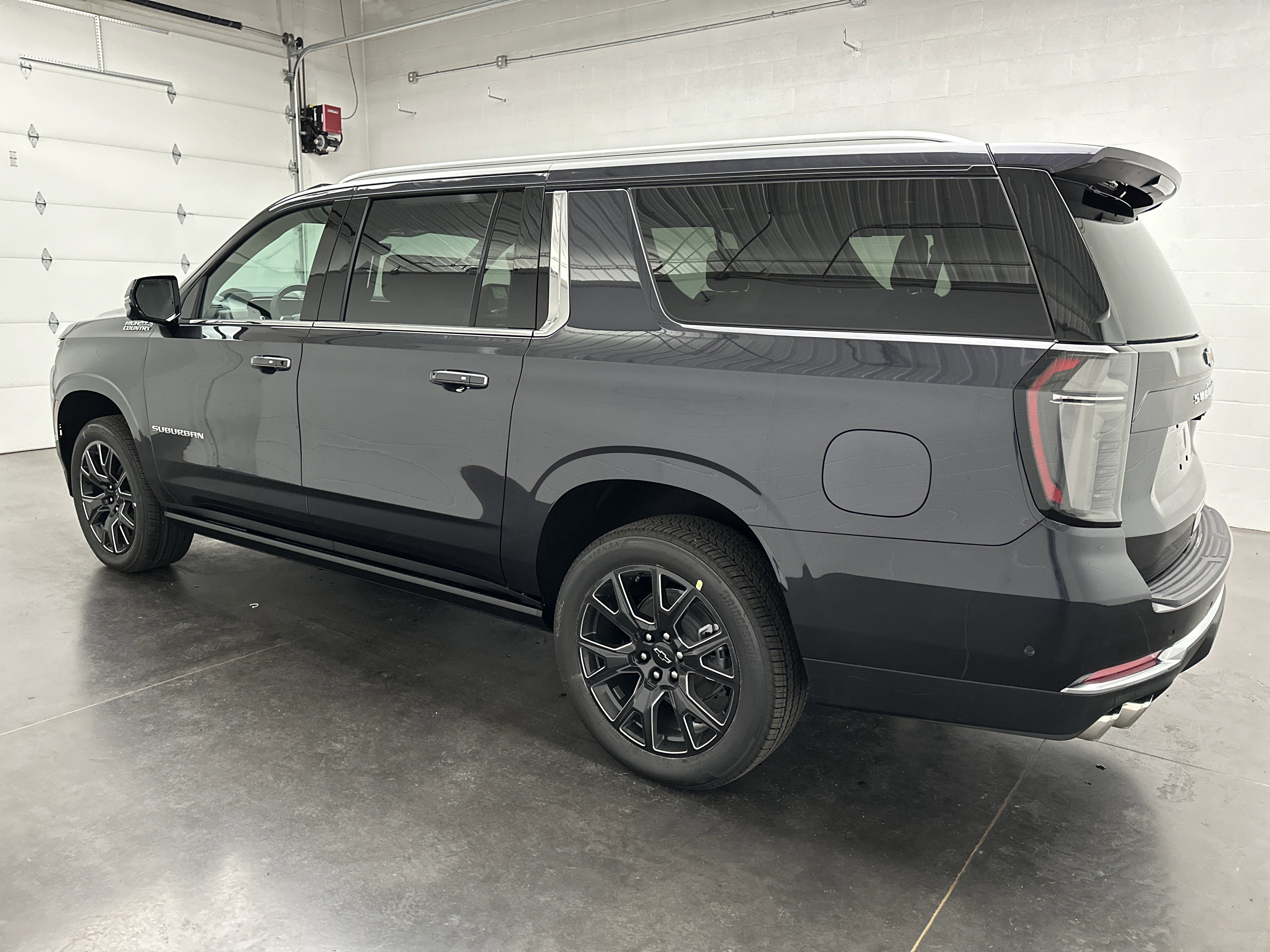 New 2026 Chevrolet Suburban High Country image 7