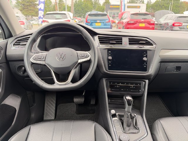 Used 2023 Volkswagen Tiguan SE AWD/4WD image 21