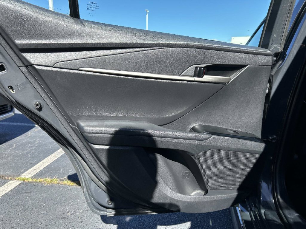 Used 2025 Toyota Camry SE FWD image 13