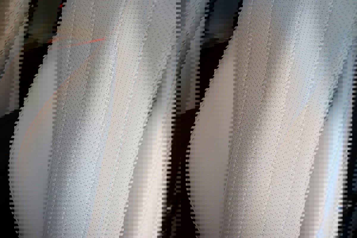 Used 2025 Mercedes-Benz E 350 4MATIC Sedan image 41