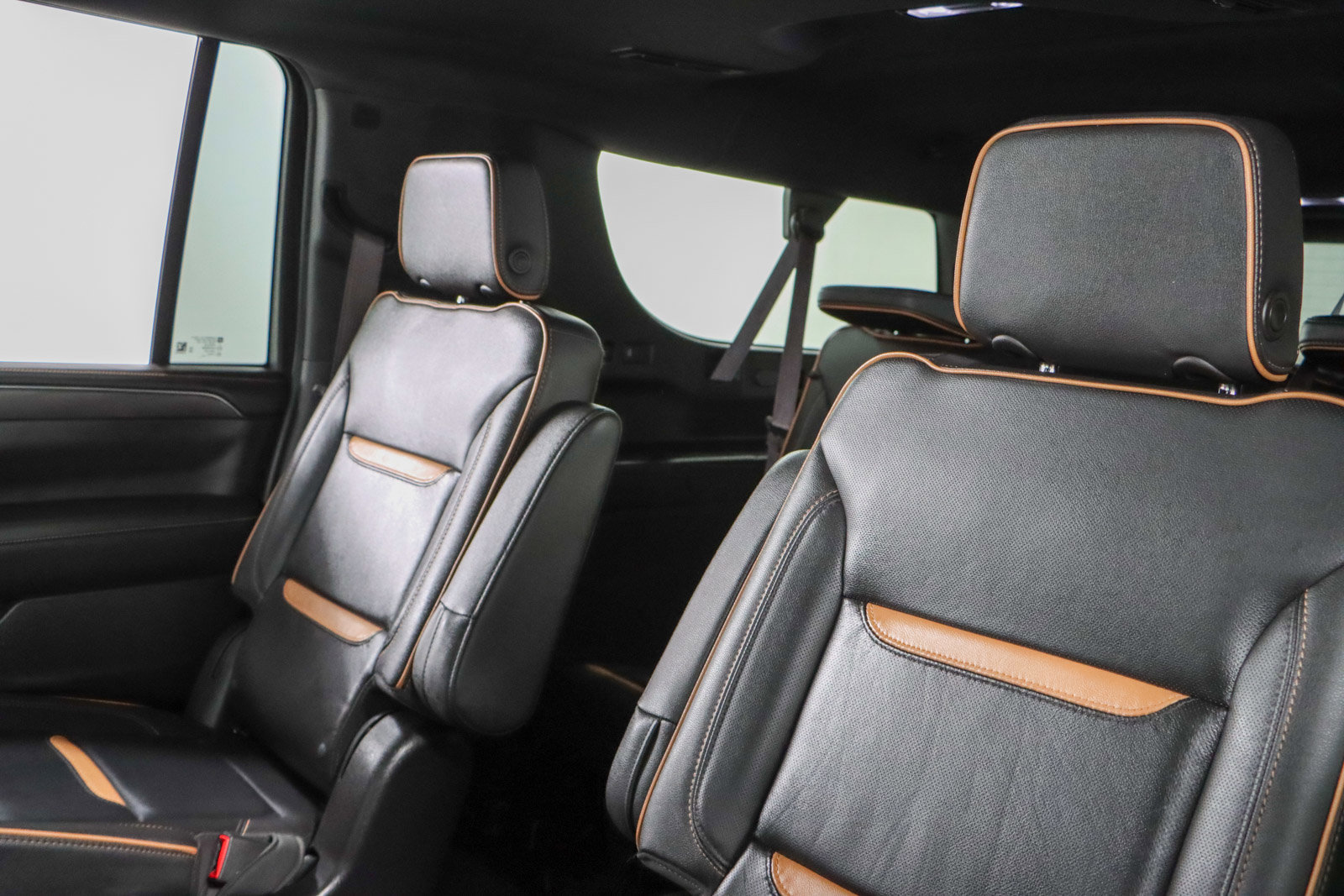 Used 2024 GMC Yukon XL AT4 w/ Technology Package image 28