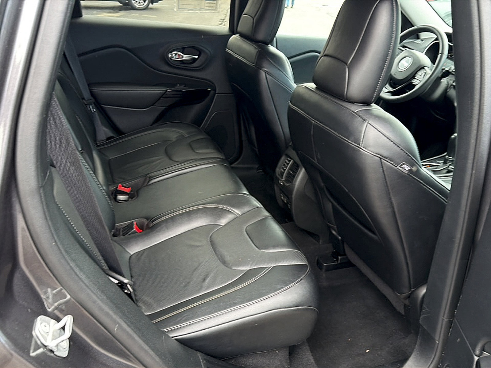 Used 2023 Jeep Cherokee Altitude Lux AWD/4WD image 4