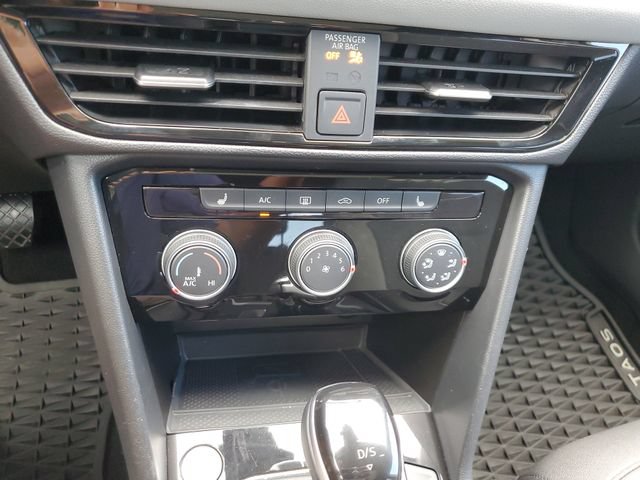 Certified 2023 Volkswagen Taos SE w/ Panoramic Sunroof Package FWD image 32