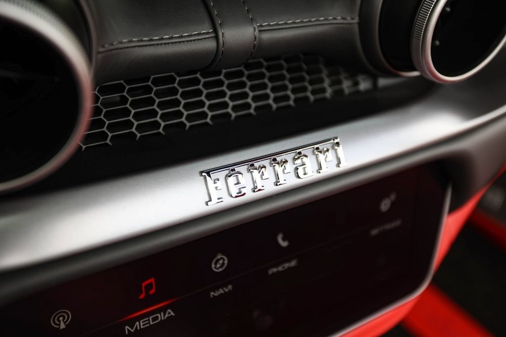Certified 2019 Ferrari Portofino RWD image 33