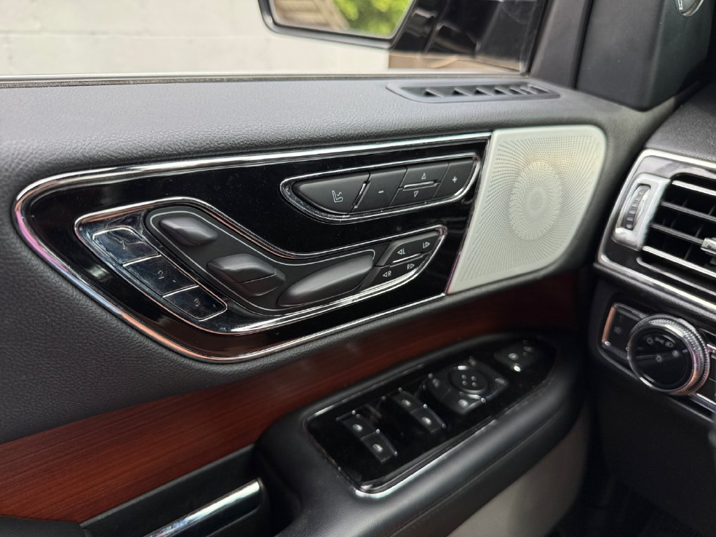 Used 2021 Lincoln Navigator Reserve w/ Luxury Package AWD/4WD image 22