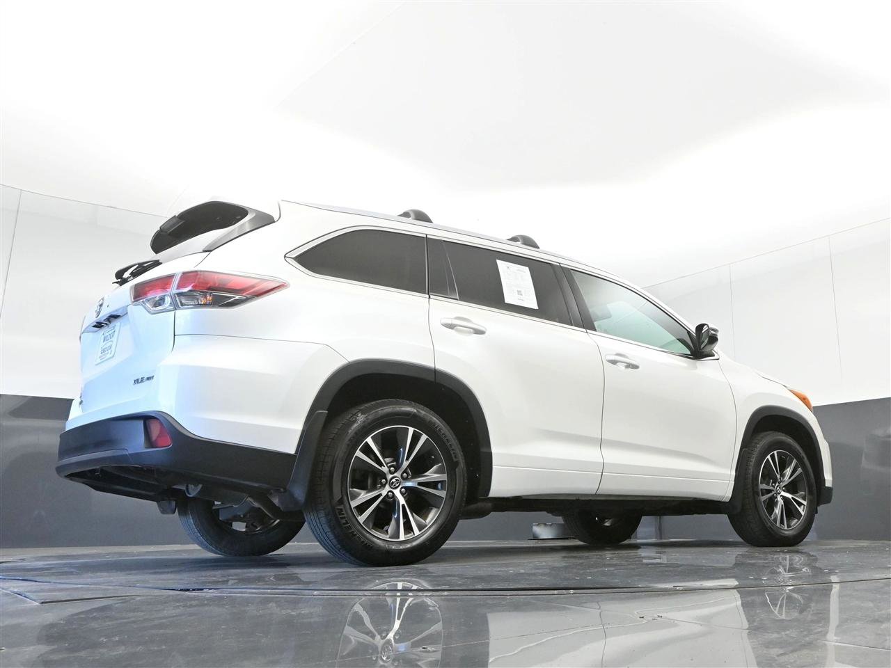 Used 2016 Toyota Highlander XLE AWD/4WD image 33