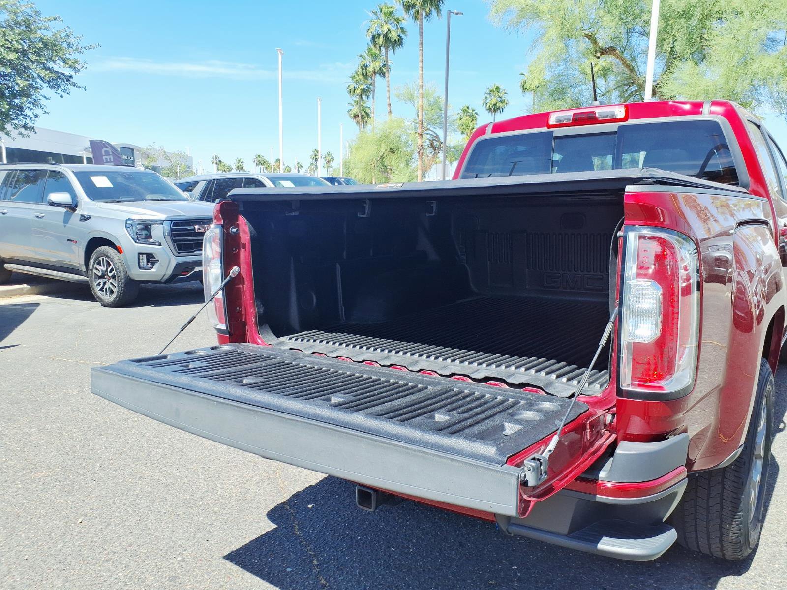 Used 2017 GMC Canyon SLE w/ All Terrain Package AWD/4WD image 14