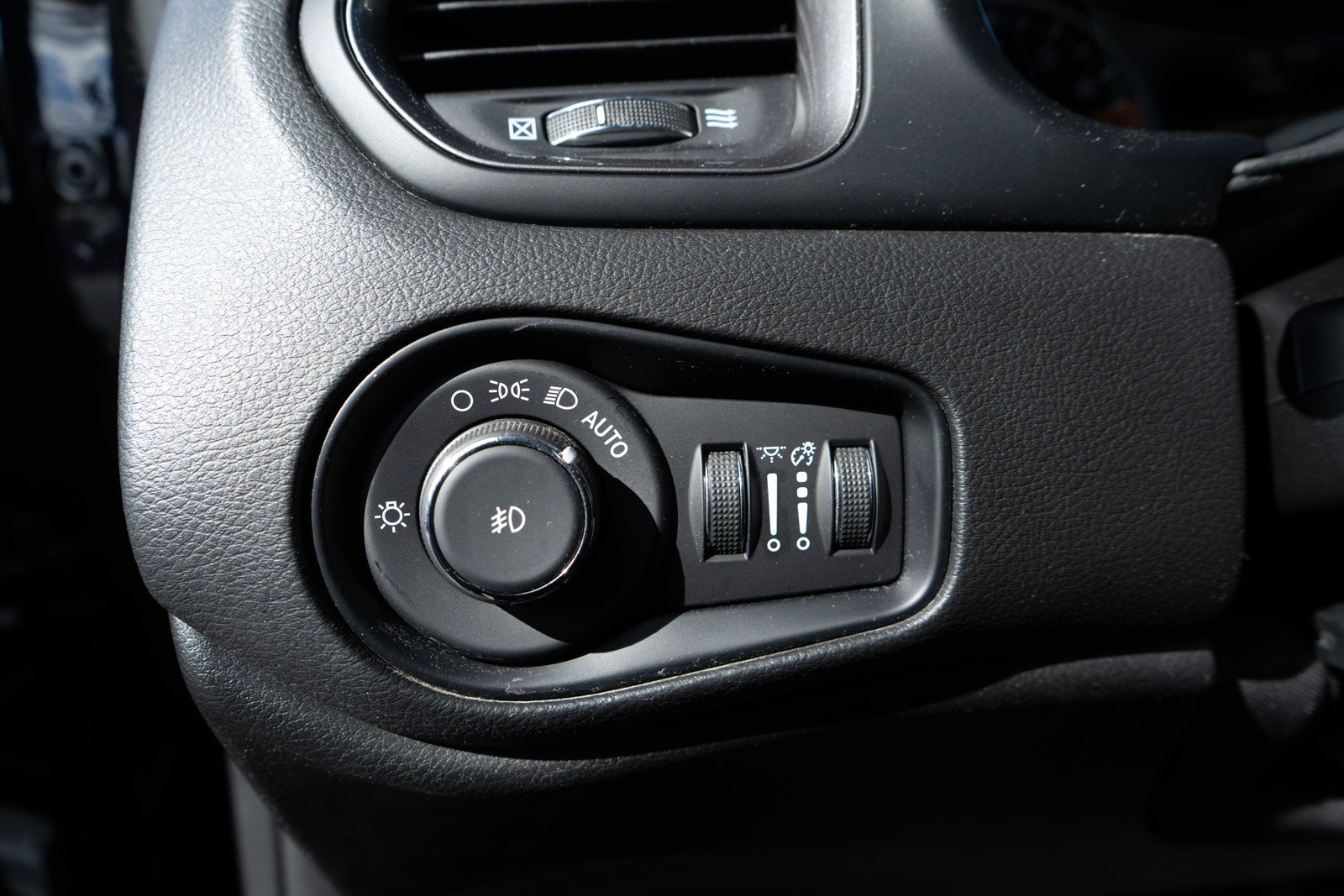 Used 2022 Jeep Renegade Latitude w/ Convenience Group image 15