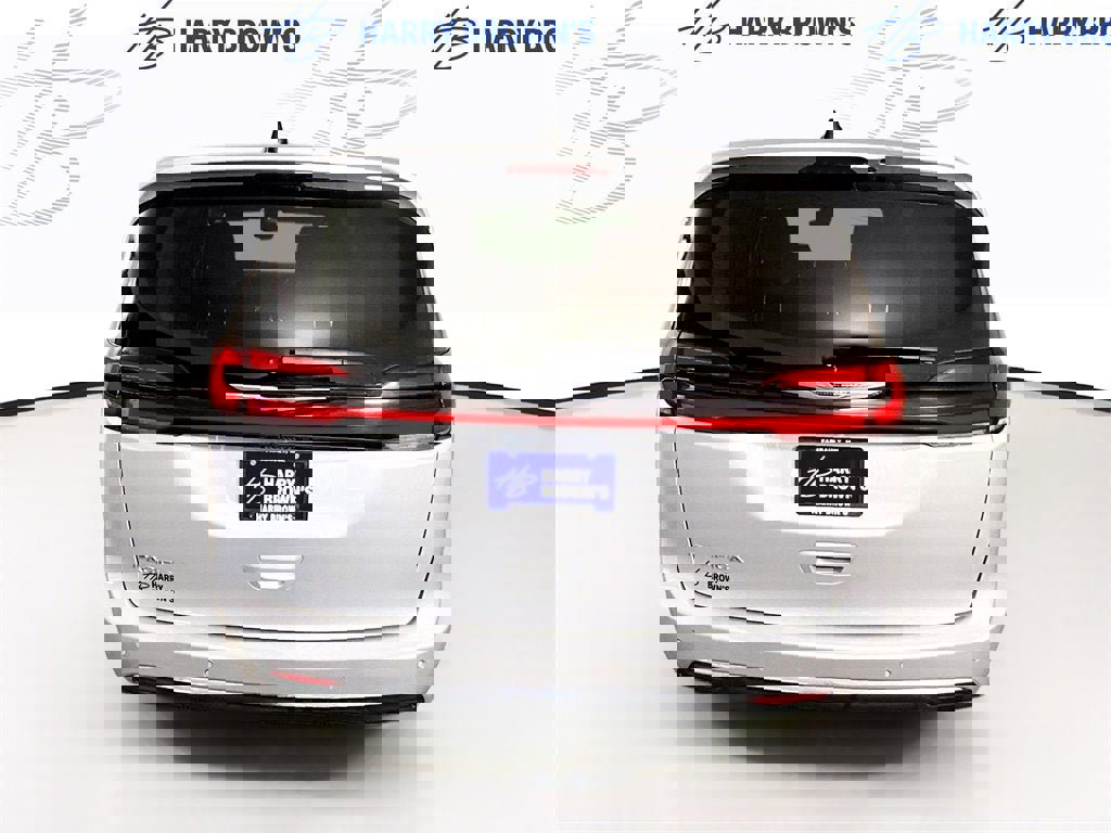 Used 2024 Chrysler Pacifica Touring-L image 30