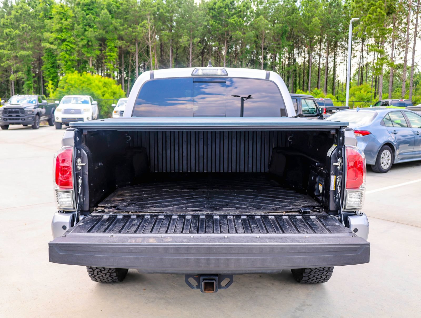Used 2019 Toyota Tacoma Limited AWD/4WD image 9