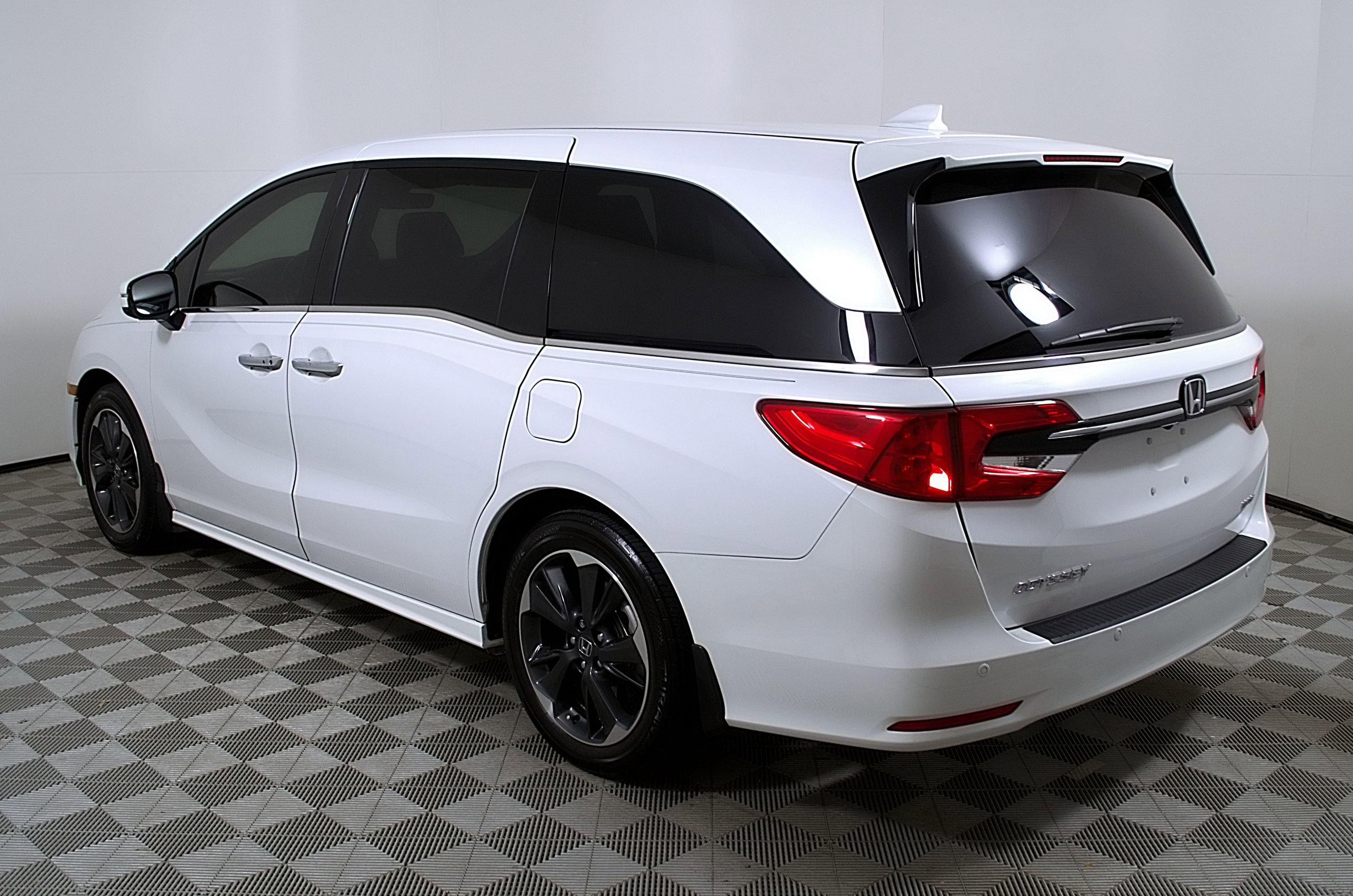 Used 2024 Honda Odyssey Elite image 9