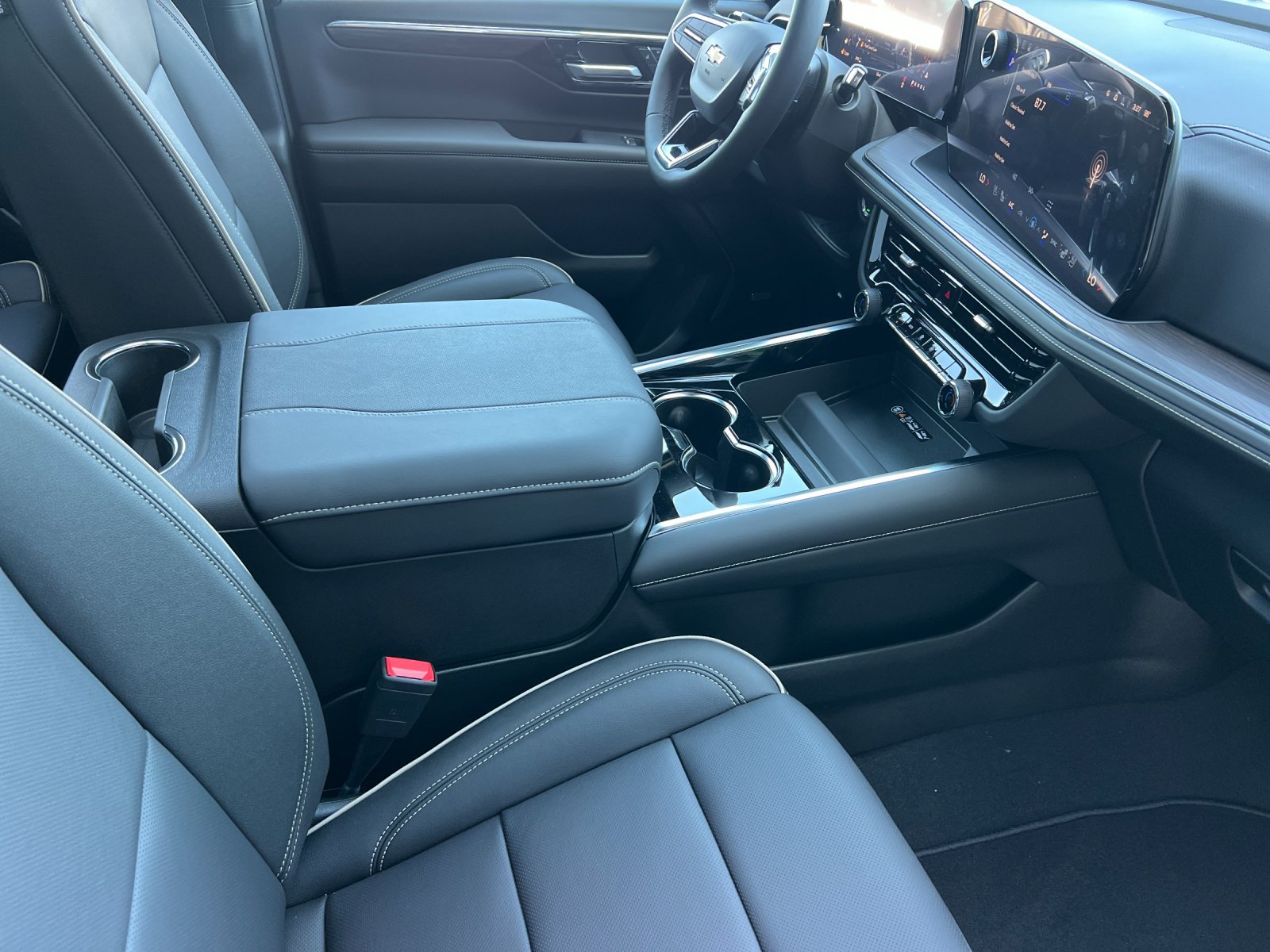 New 2026 Chevrolet Tahoe Premier w/ Sun And Tow Package AWD/4WD image 17