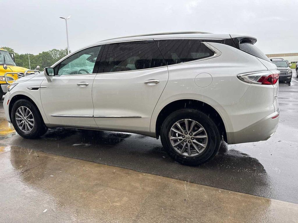 Used 2024 Buick Enclave Premium image 7