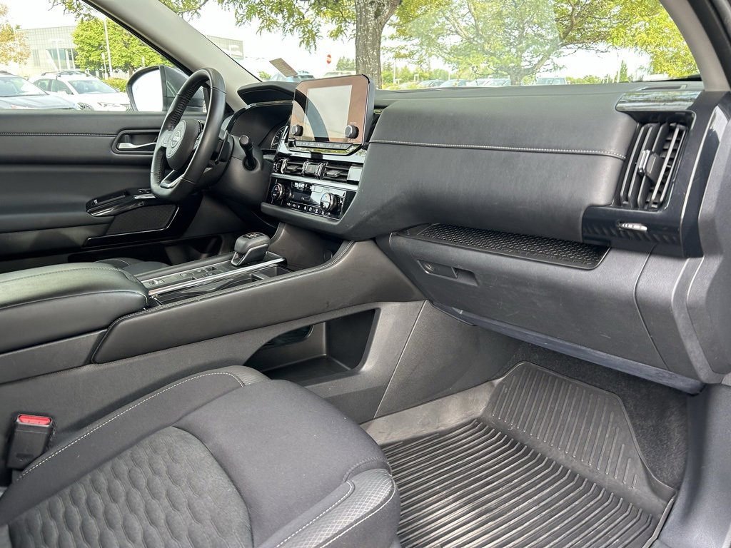 Used 2022 Nissan Pathfinder SV image 27