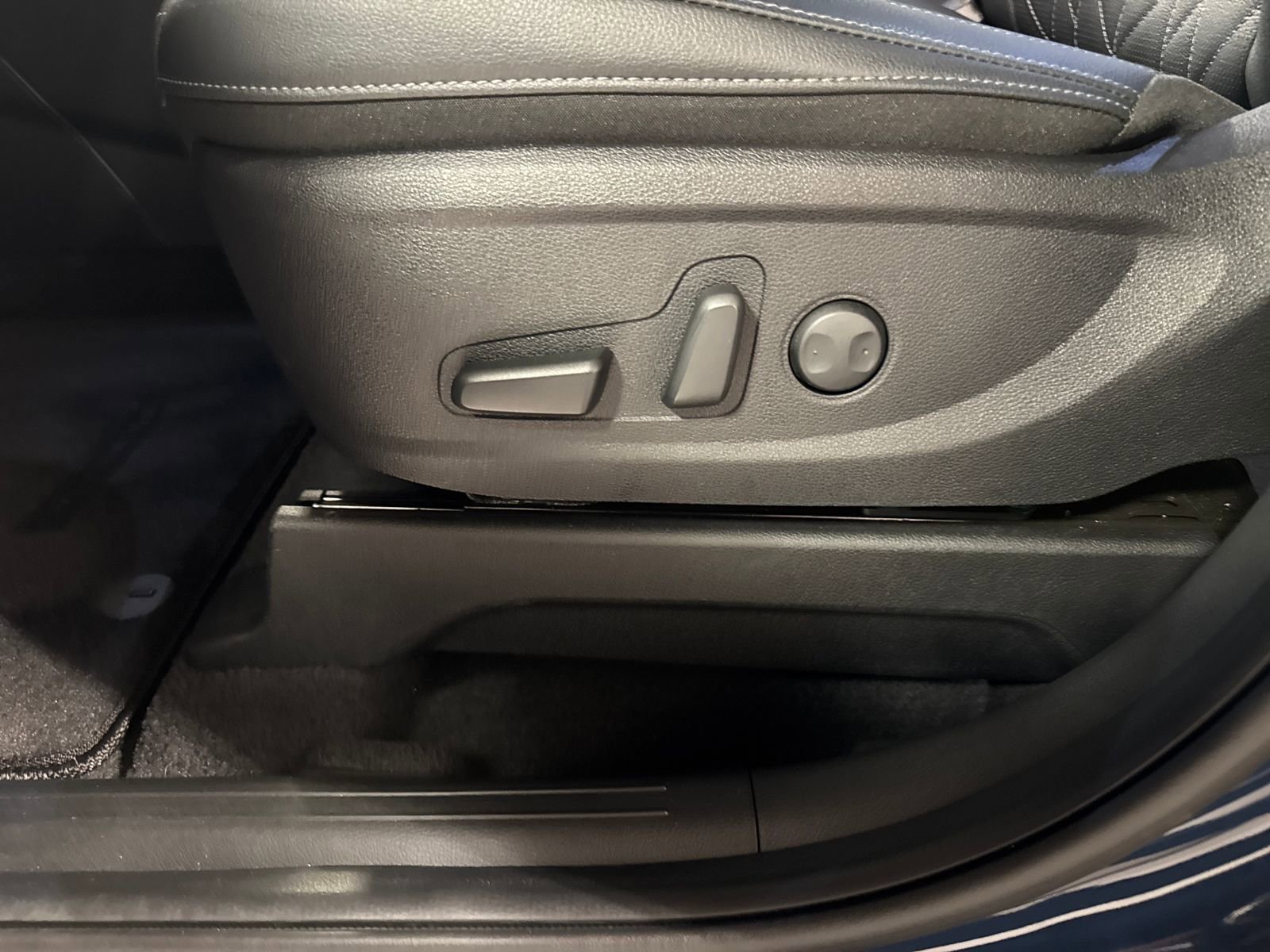 Used 2025 Kia Telluride AWD image 24
