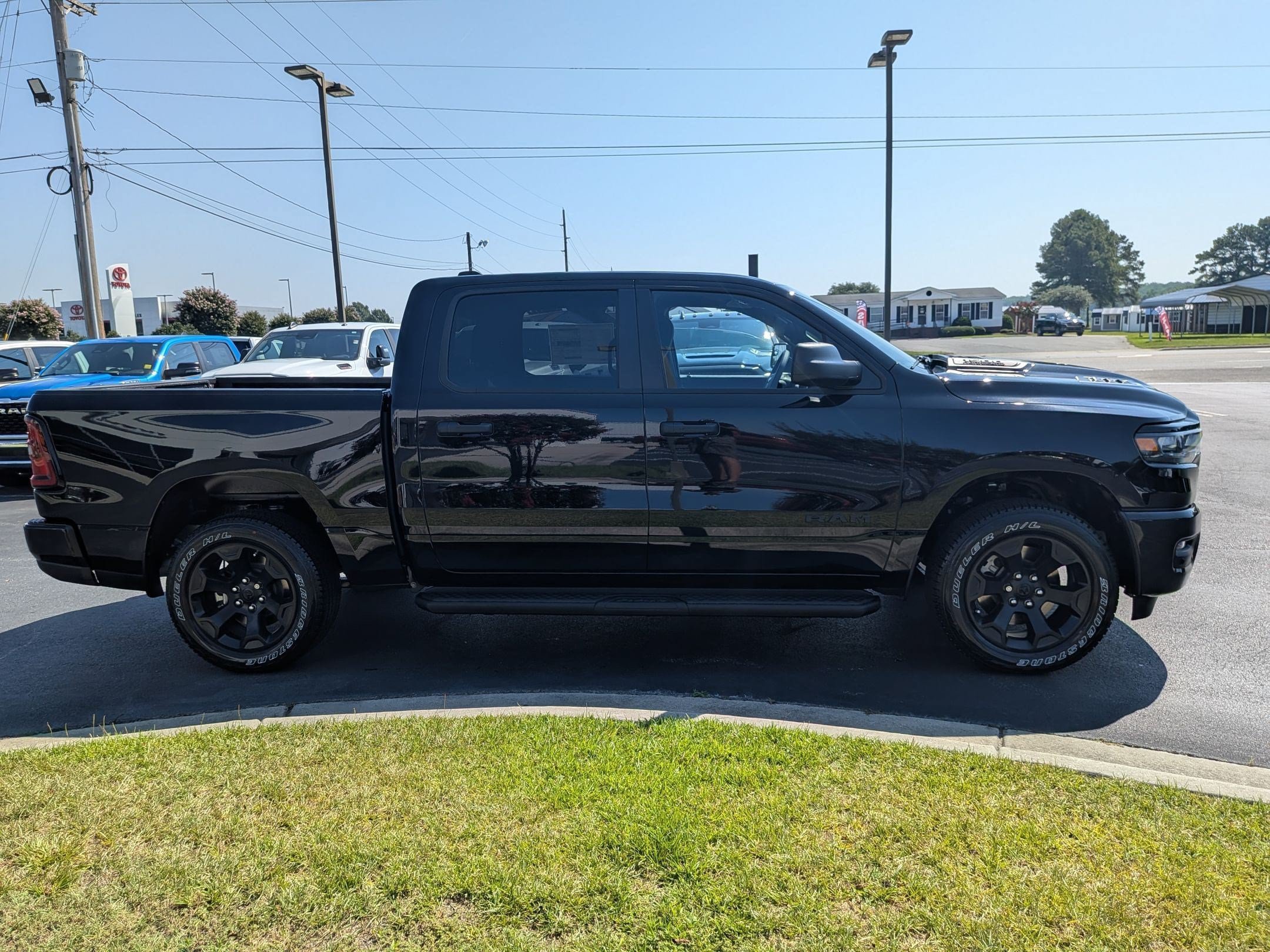 New 2026 RAM 1500 Express AWD/4WD image 4