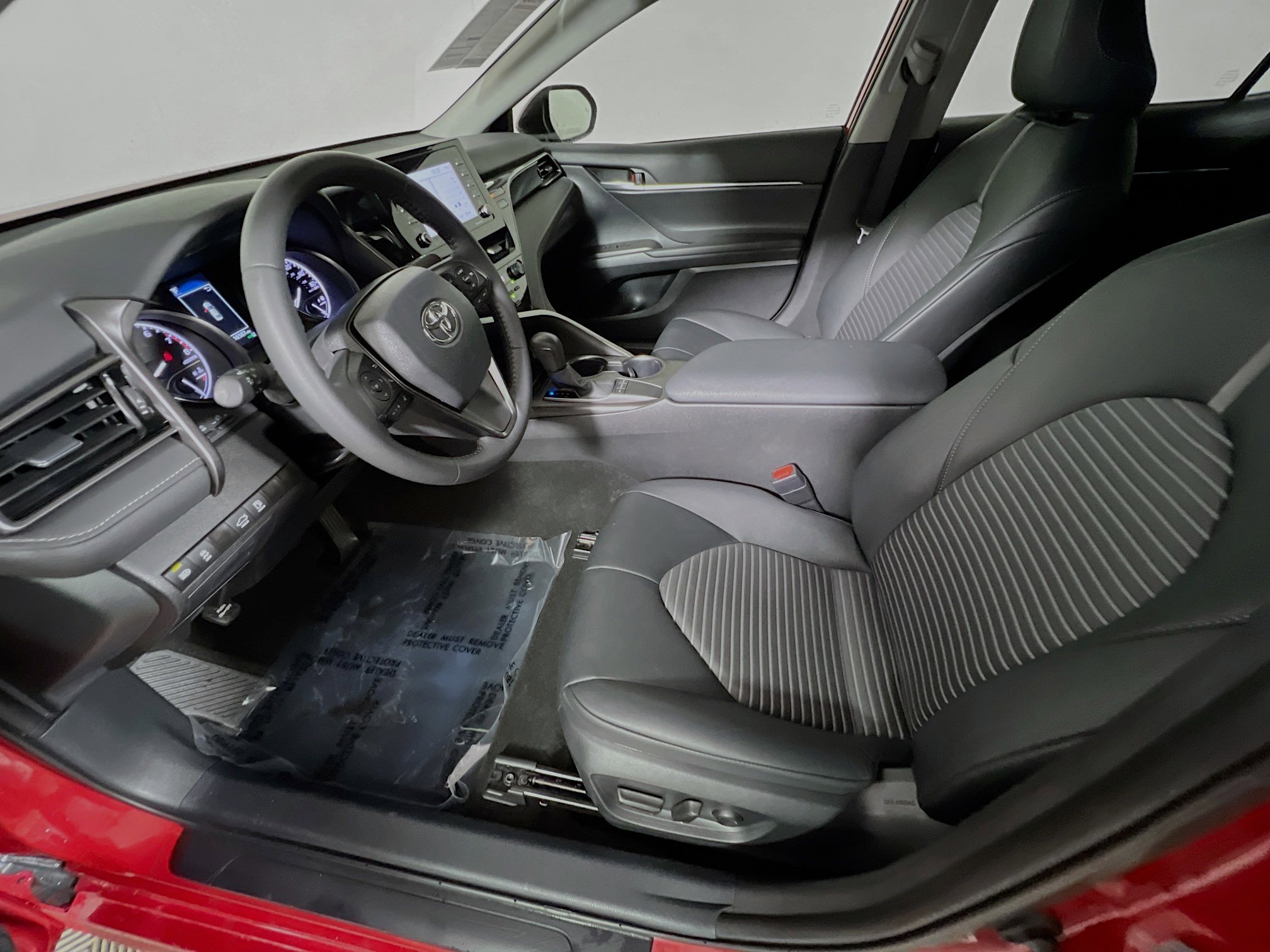 Used 2024 Toyota Camry SE image 15