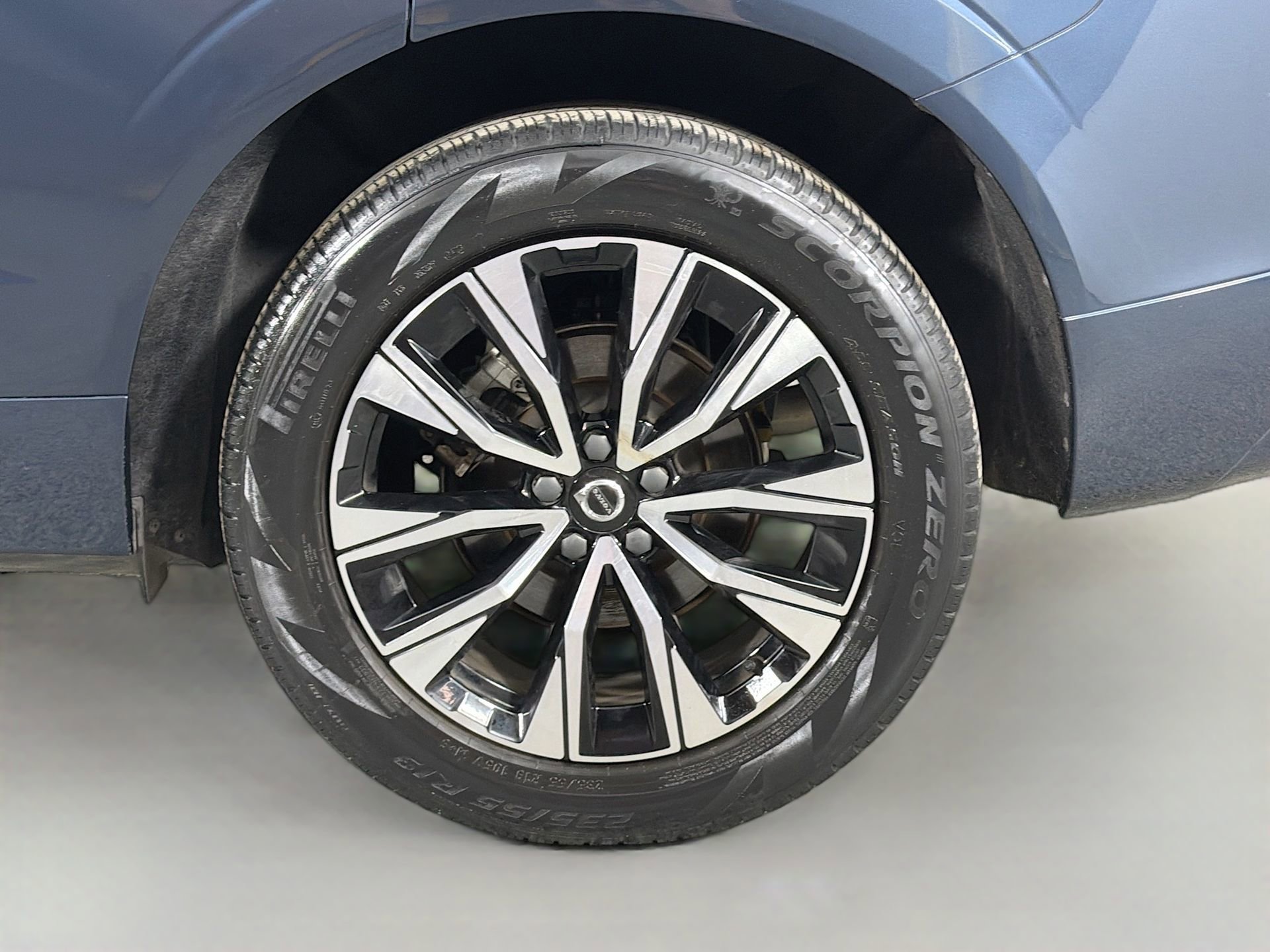 Certified 2023 Volvo XC60 B5 Core AWD/4WD image 29
