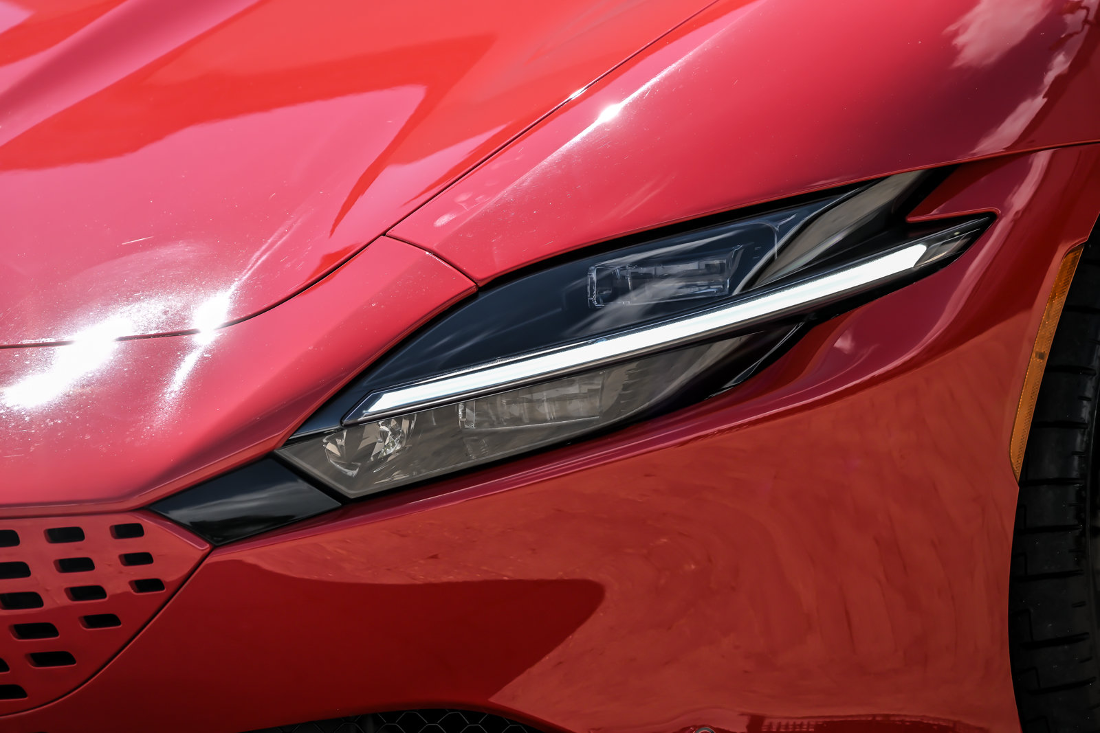 Used 2024 Ferrari Roma Spider RWD image 7