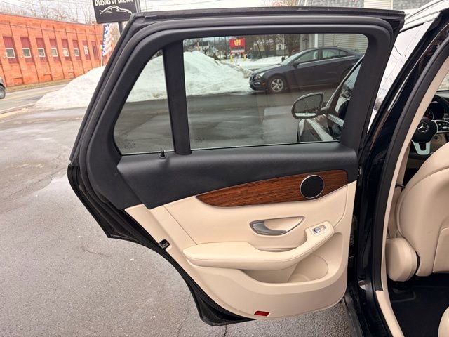 Used 2022 Mercedes-Benz GLC 300 4MATIC w/ Driver Assistance Package image 15