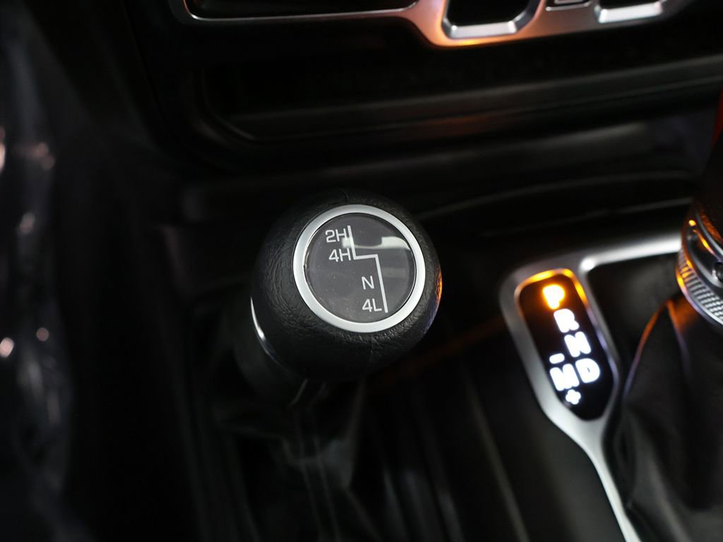 Used 2025 Jeep Wrangler Unlimited Sahara AWD/4WD image 47