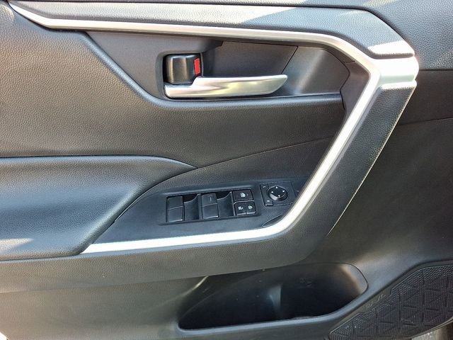 Used 2021 Toyota RAV4 XLE image 13