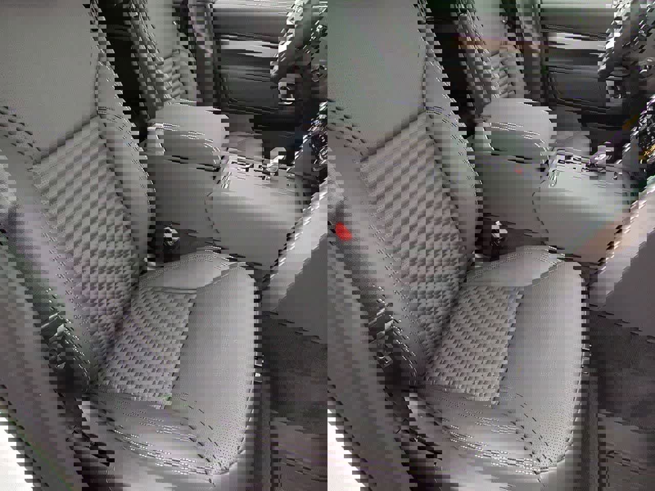 New 2026 Land Rover Discovery Limited Edition image 23