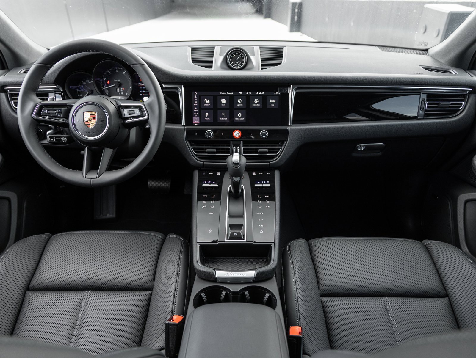 Used 2025 Porsche Macan image 12