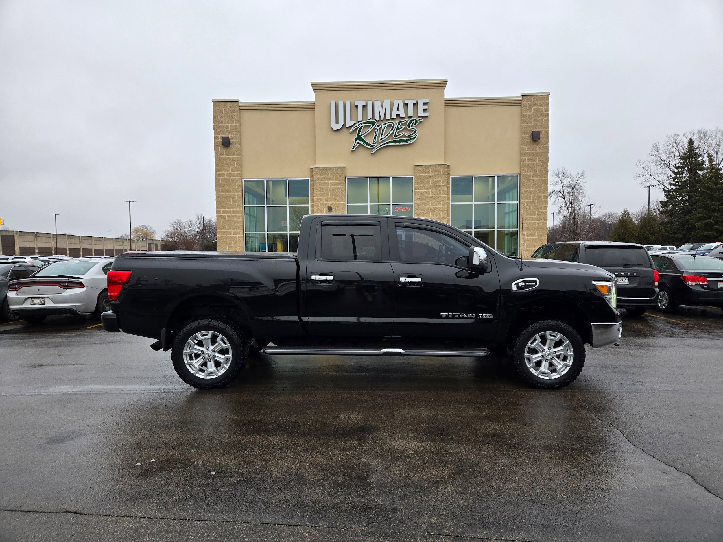 Used 2016 Nissan Titan SL image 1