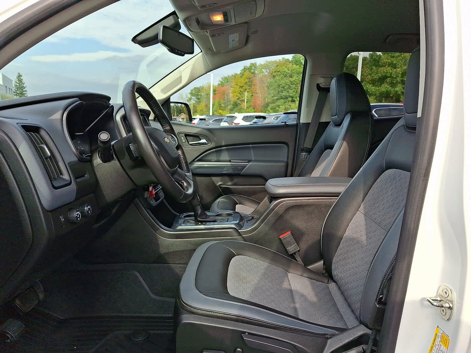 Used 2019 Chevrolet Colorado Z71 AWD/4WD image 15