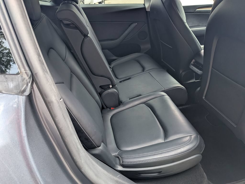Used 2022 Tesla Model Y Long Range AWD/4WD image 27