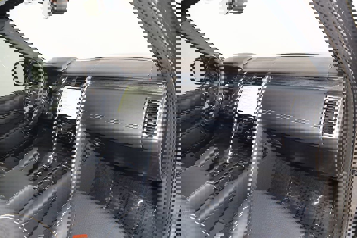 Used 2023 Land Rover Discovery Metropolitan Edition image 46