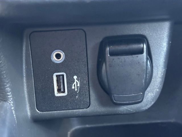Used 2020 Nissan Versa SR FWD image 7