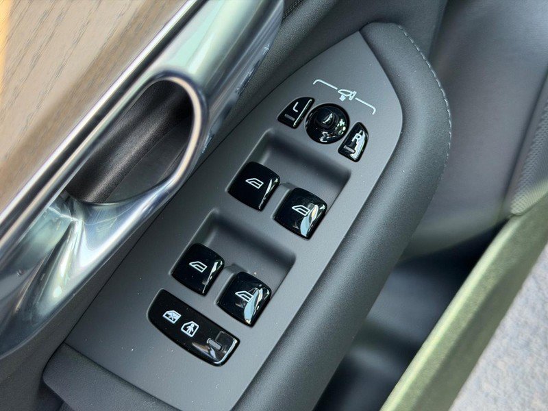 New 2026 Volvo XC90 B6 Plus w/ Protection Package Premier image 16