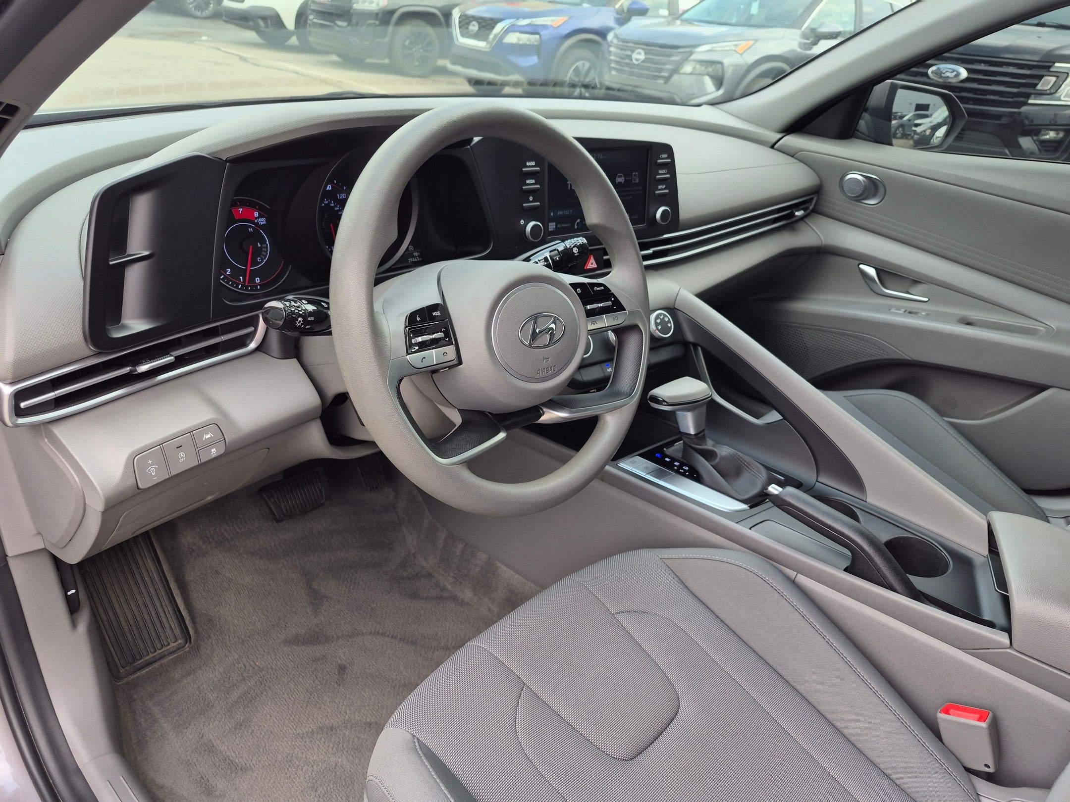 Used 2023 Hyundai Elantra SE FWD image 17