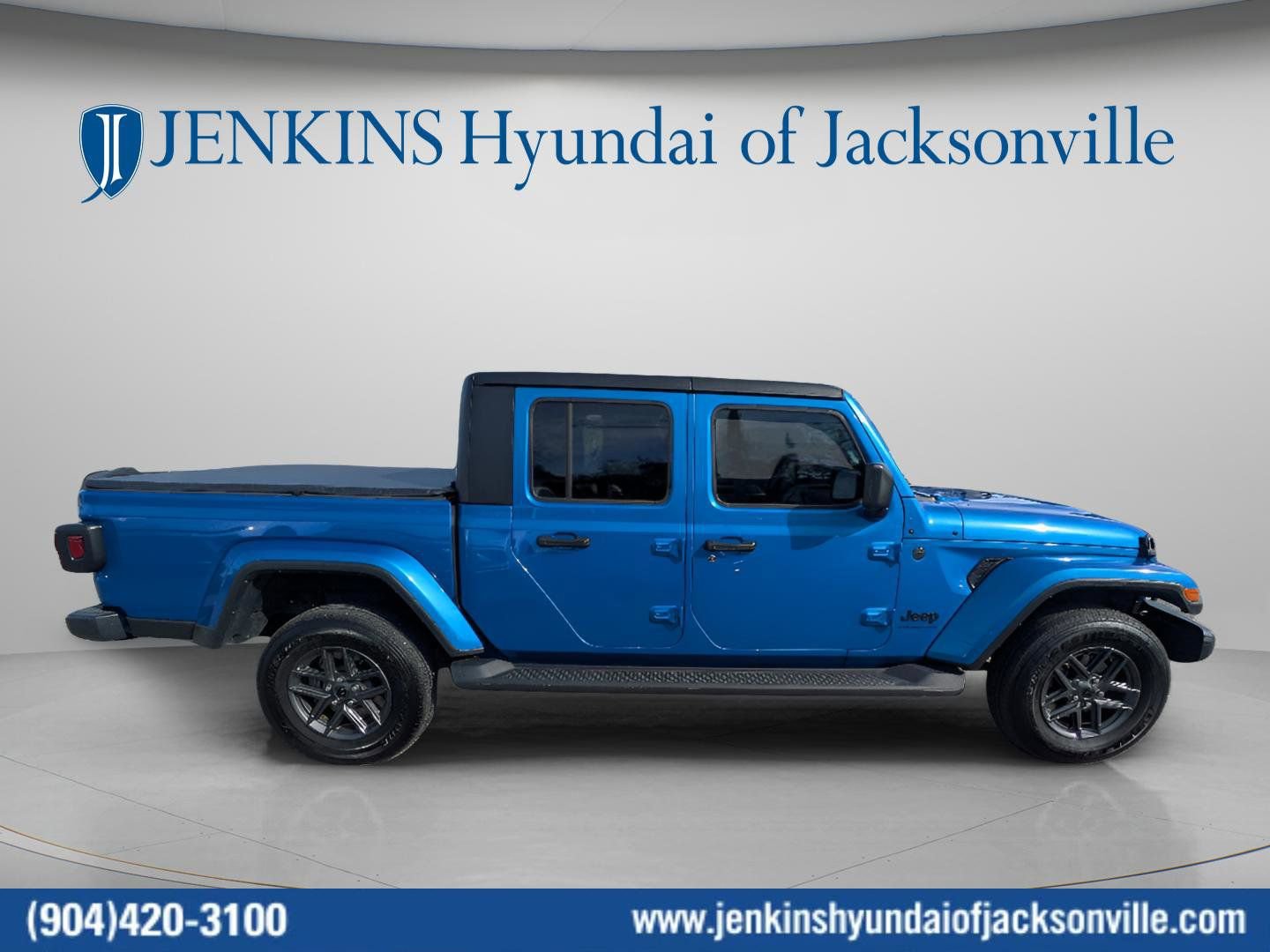 Used 2024 Jeep Gladiator Sport image 2