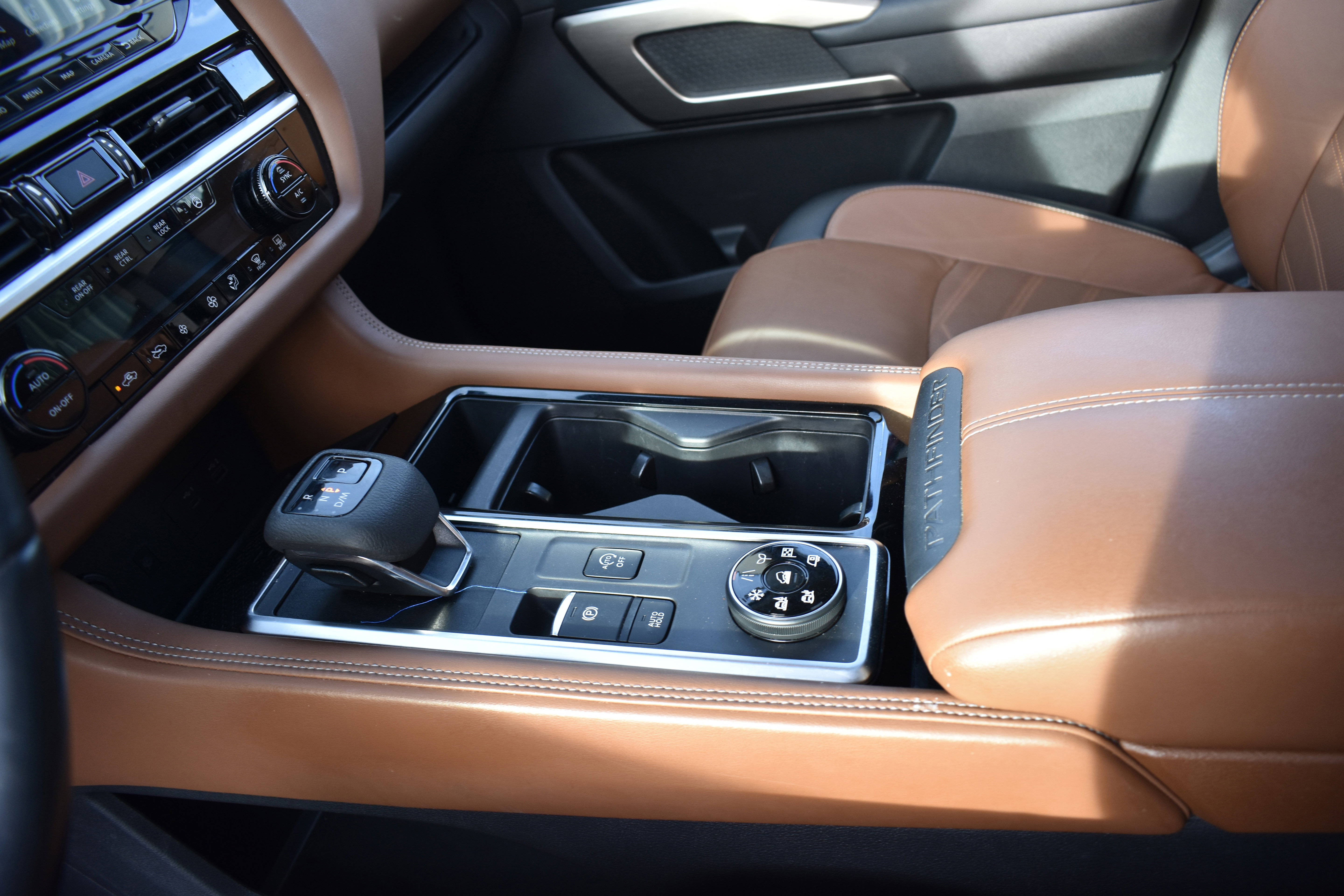 Used 2022 Nissan Pathfinder Platinum w/ Cargo Package image 28