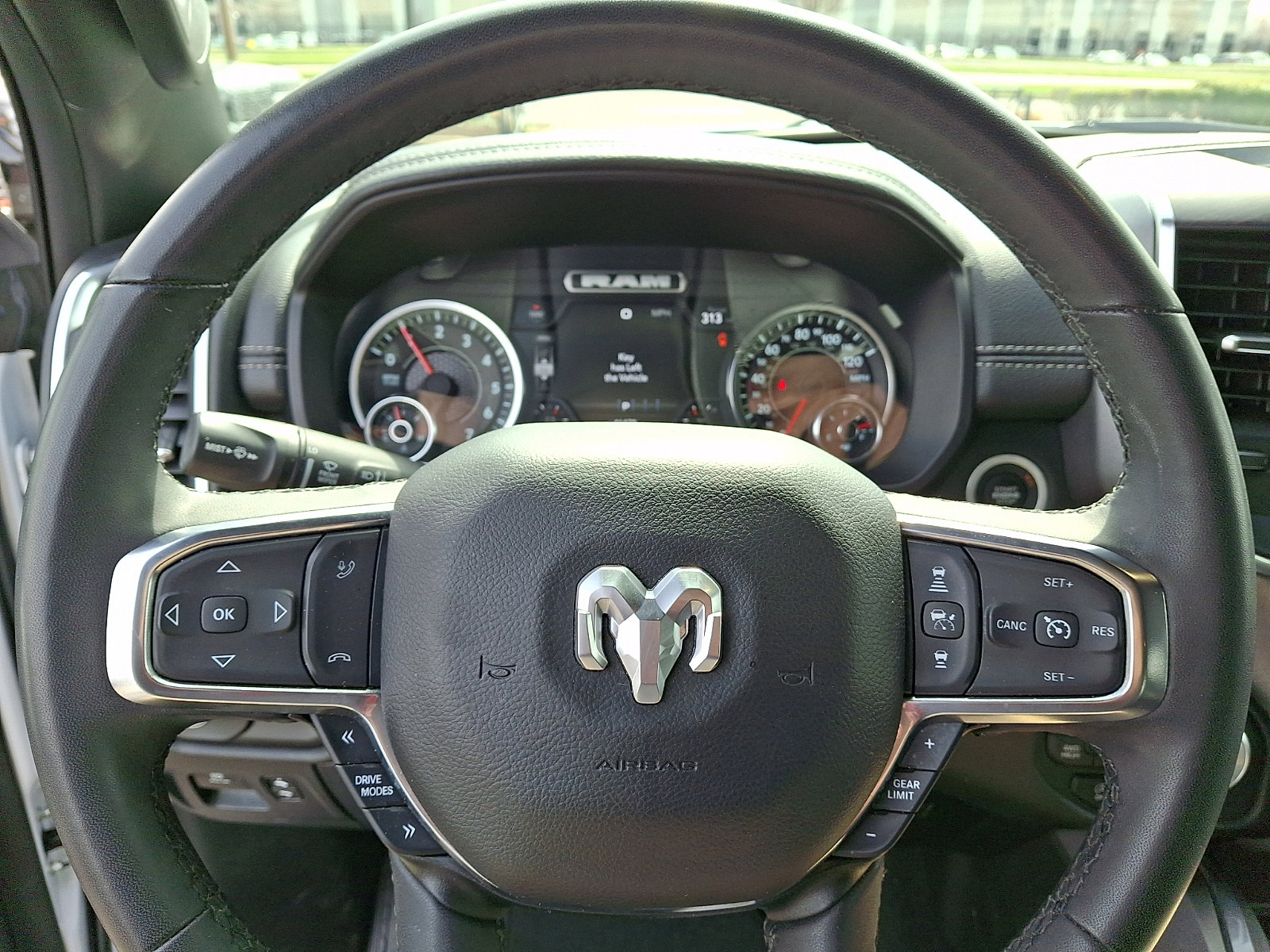 Used 2025 RAM 1500 Laramie AWD/4WD image 15