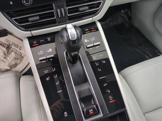Used 2022 Porsche Macan image 12