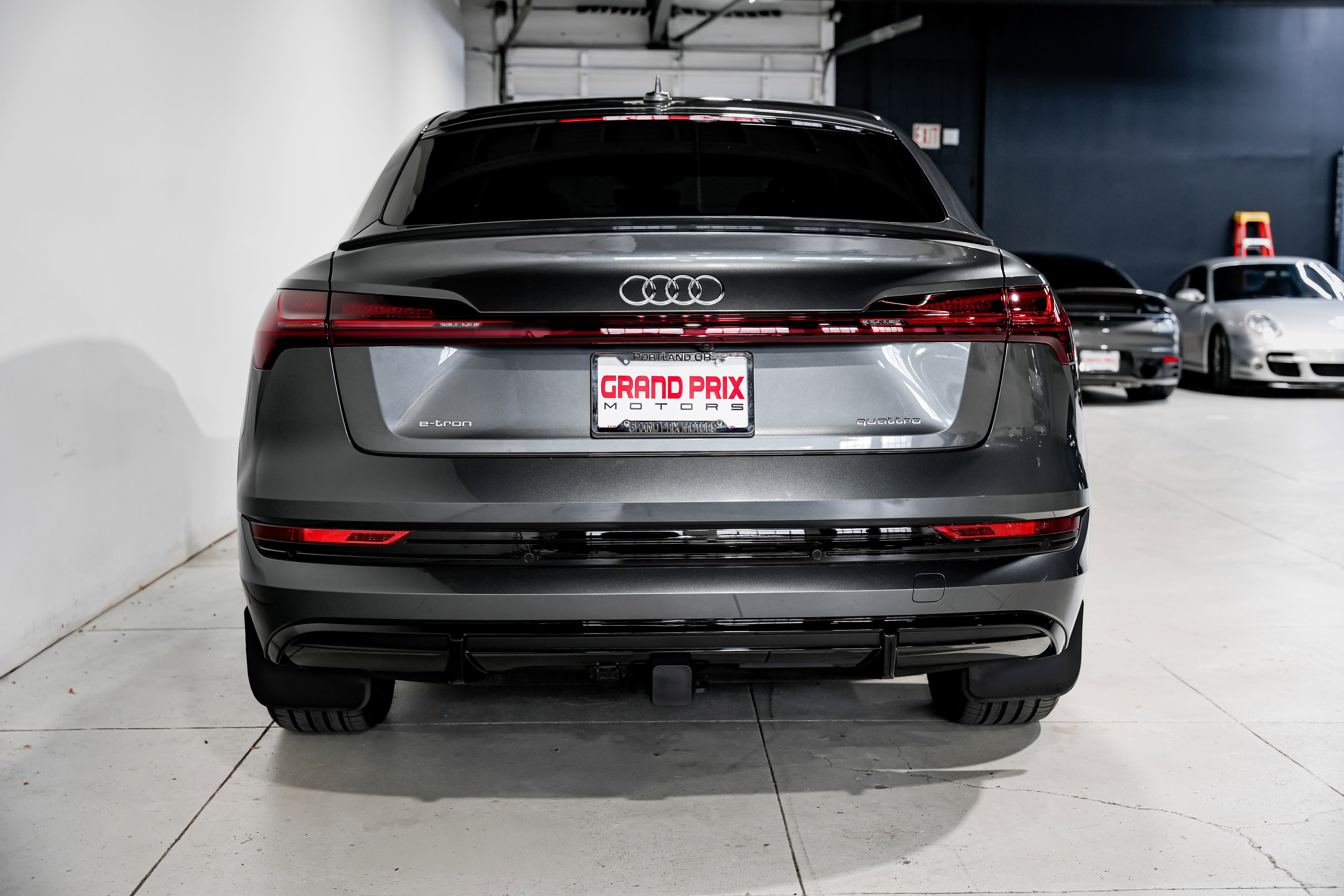 Used 2021 Audi e-tron Premium Plus w/ Premium Plus Package AWD/4WD image 4