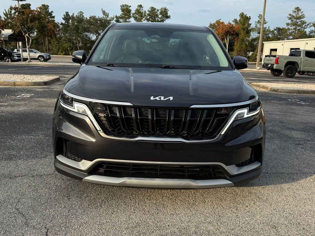 Used 2024 Kia Carnival LX image 2