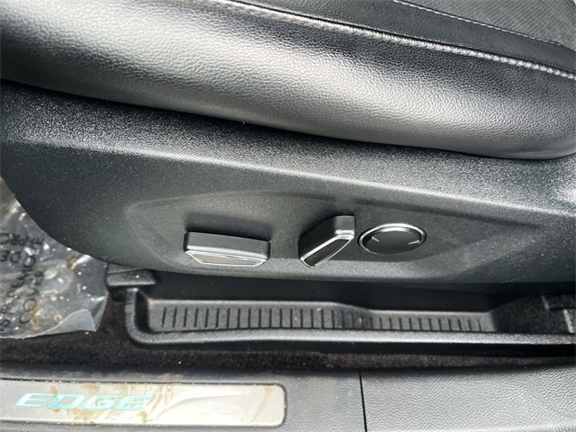 Used 2016 Ford Edge Titanium w/ Equipment Group 301A image 12