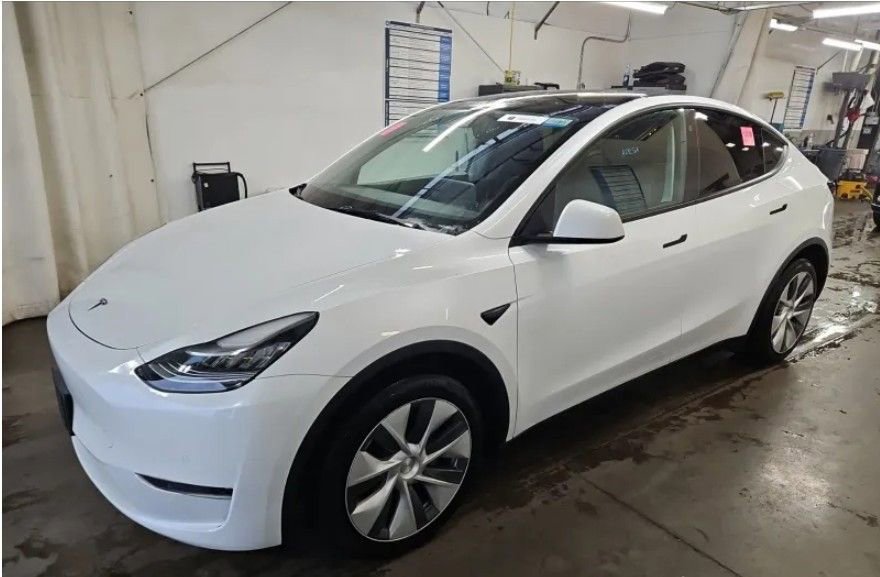 Used 2021 Tesla Model Y Long Range AWD/4WD image 1