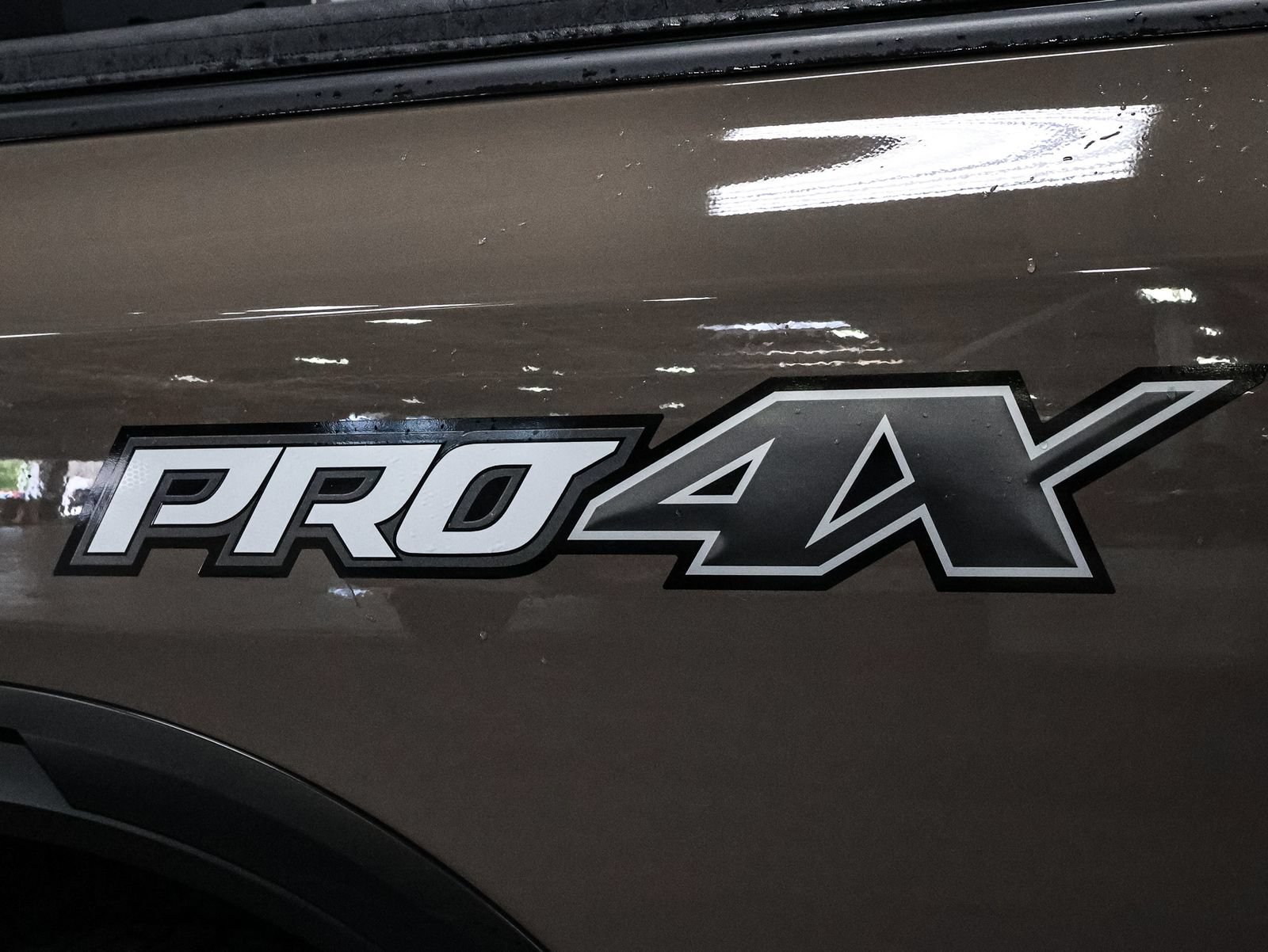Used 2021 Nissan Titan PRO-4X w/ Pro-4x Convenience Package AWD/4WD image 16