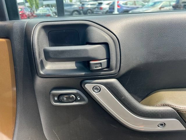 Used 2011 Jeep Wrangler Sahara w/ Connectivity Group AWD/4WD image 28